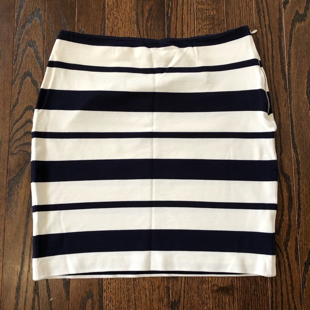 Banana Republic Women’s 2 Navy Blue/White Pencil Mini Skirt w/Side Zipper - EUC! - Picture 1 of 10